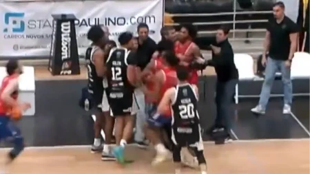 Nezapamćen haos: Opšta tuča na utakmici, sevale pesnice, 11 igrača isključeno! (VIDEO)