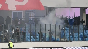 Pojavio se snimak haosa ispred stadiona u Loznici: Pogledajte sukob "delija" i policije" (VIDEO)