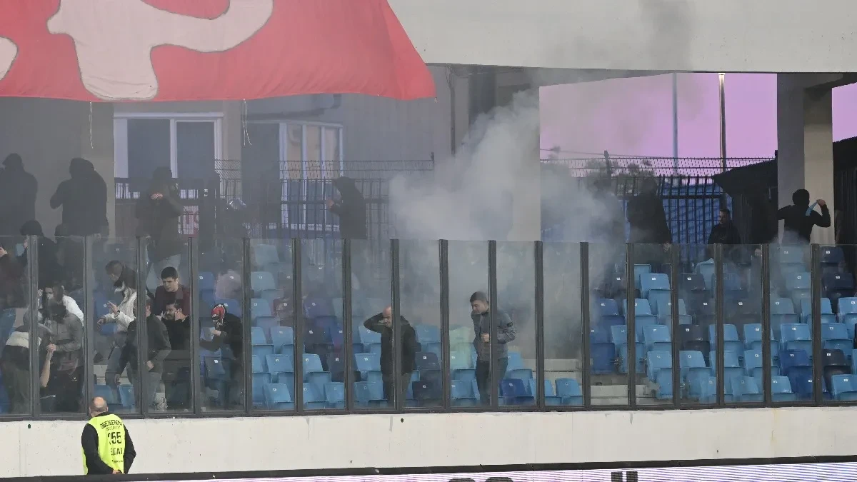 Pojavio se snimak haosa ispred stadiona u Loznici: Pogledajte sukob "delija" i policije" (VIDEO)