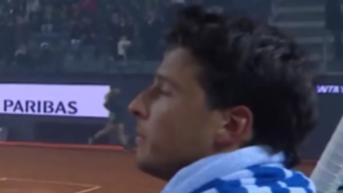 Tenis ovako nešto bizarno nije video: Meč prekinut zbog pirotehnike (FOTO)