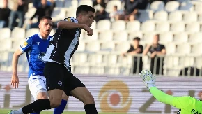 Crno-beli morali da strepe do kraja: Pazarci nisu uspeli da izvuku bod, Dragojević i Ugrešić doneli pobedu Partizanu