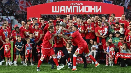 Crvena zvezda - OFK Beograd: Crveno-beli proslavili titulu, Stanković dao šansu omladincu