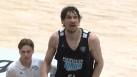 Šta su mu uradili? Bobi izgubio živce, krenuo u totalni obračun sa navijačima (VIDEO)