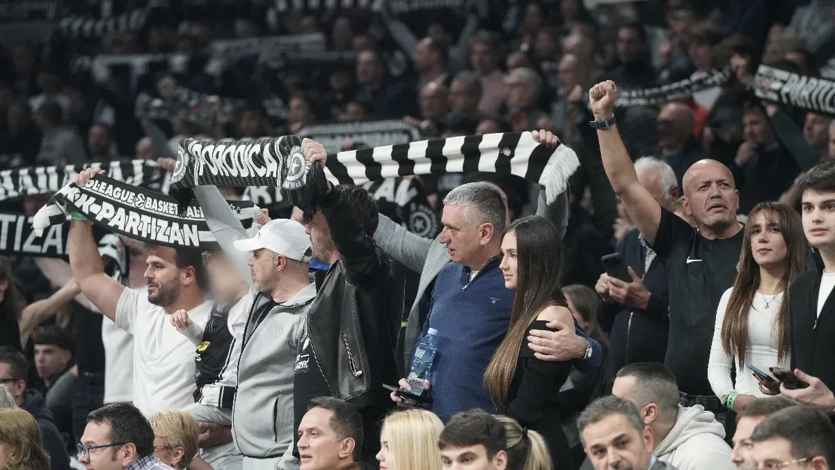 Navijači Partizana prekinuli finale! Potpuni haos u Novom Sadu