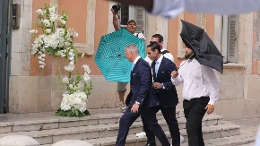 Šumaher se oženio pred TV kamerama: Priznao da je gej, pa uplovio u bračne vode sa političarem
