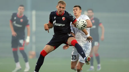Čukarički - Crvena zvezda: Domaćin uzvratio crveno-belima i ostao sa igračem manje