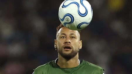 Skandal trese fudbalski svet: Nejmar ošamario saigrača, Brazilac se hitno oglasio