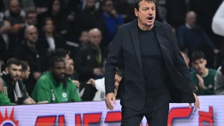 Nezapamćen haos u Evroligi: Ataman nasrnuo na Martineza, neviđene scene u evropskoj košarci