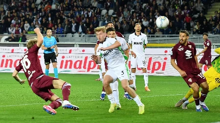Matićev Sasuolo ispustio pobedu, slavlje Torina posle preokreta