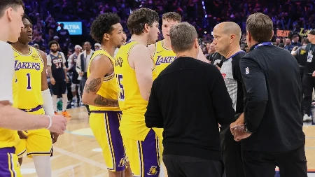 Košarkaši Lejkersa u žestokom sukobu sa sudijama: Nastao potpuni haos u NBA ligi