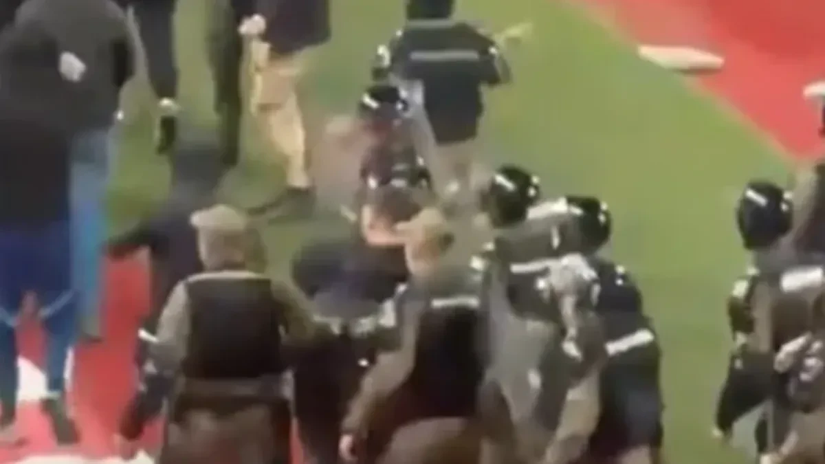 "Delije" se umalo sukobile sa "torcidom"! Haos na "Marakani", policija u poslednji čas sprečila ozbiljan incident