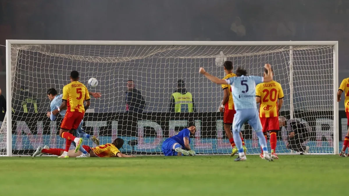 Cover image for Juventus Defeats Lecce 1-0 with Vlahović Goal