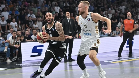 Partizan - Dubai: Crno-beli imaju dvocifrenu prednost
