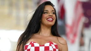Atraktivna Hrvatica povela navijanje! Ivana napravila ludnicu pred meč Engleska - Hrvatska (VIDEO)