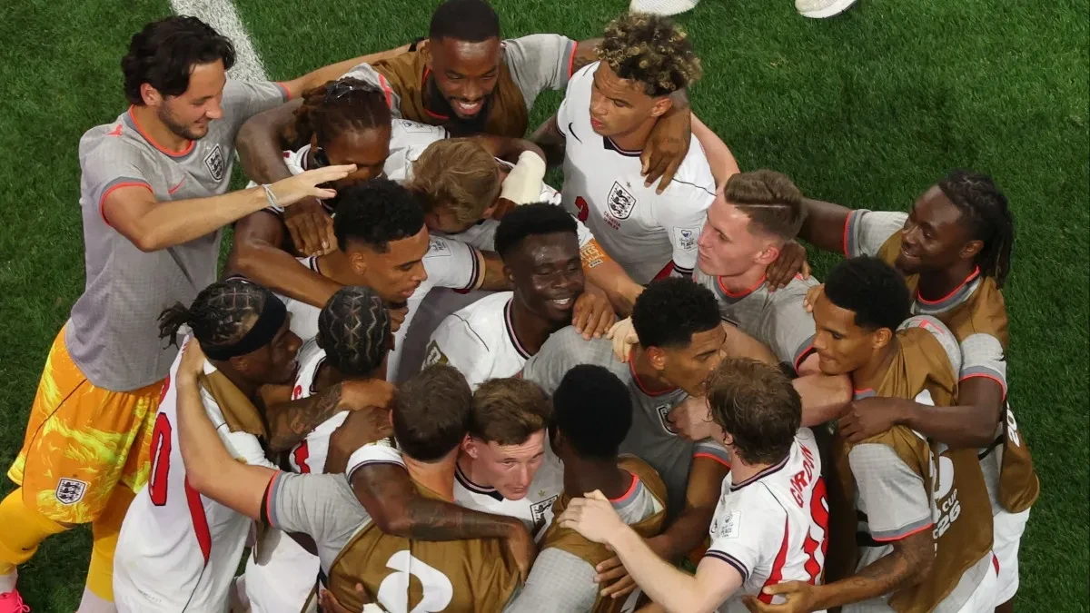 Dok Modrić hvata avion, Englezima nagrada sočan poljubac