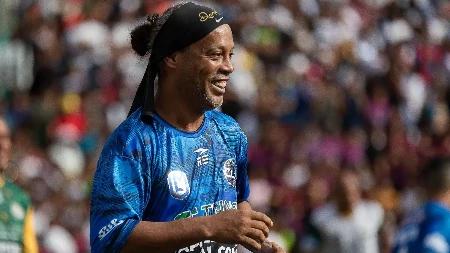 Ne, nije šala: Ronaldinjo prekida penziju i potpisuje za italijanski klub