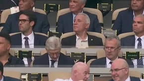 Dejan Savićević u društvu legendi: Neverovatne fudbalske face gledaju meč Brazila i Škotske