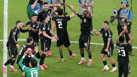 Čekamo rasplet u grupi A: Meksiko lagan, fudbaler Zvezde na terenu