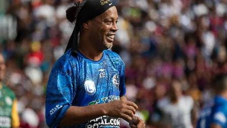 Legendarni Brazilac se vraća: Ronaldinjov povratak u 46. godini - otkrio detalje ugovora koji je šokirao svet