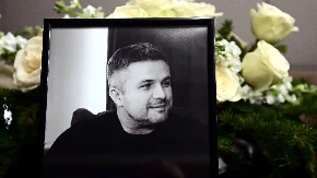 Komemoracija Edinu Avdiću: Veliki broj legendi došao da se oprosti od čuvenog komentatora