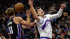 Bomba u NBA: Lejkersi doveli brutalno pojačanje i to za 130 miliona dolara 
