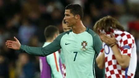 Pada rekord iza ponoći: Ronaldo udara na Modrića