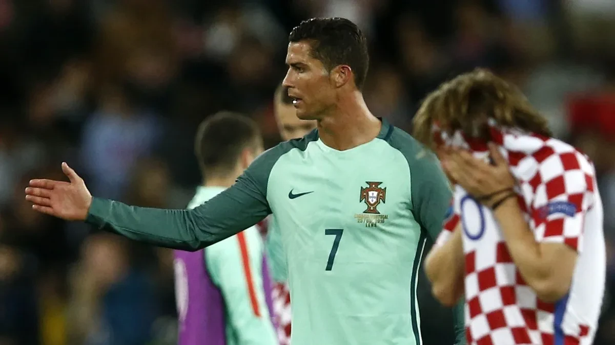 Pada rekord iza ponoći: Ronaldo udara na Modrića
