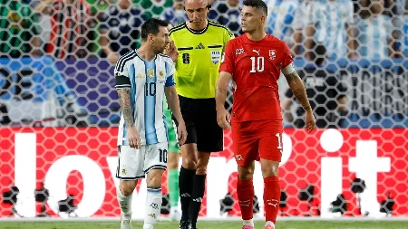 Argentina - Švajcarska: Crveni karton