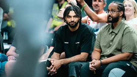 NBA zvezda gleda Srbiju! Veliki Jokićev prijatelj u prvom redu (VIDEO)