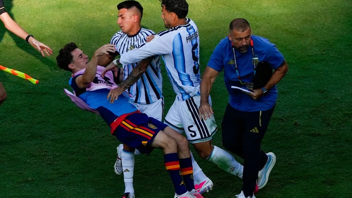 Skandal po završetku finala: Argentinac hteo da bije Španca, nastao haos (VIDEO)