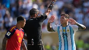 Kakva glupost Enca! Ovako je Argentina ostala sa igračem manje (VIDEO)