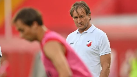 Tanjga ušao u obračun sa navijačima: Skandirali mu "vadi sina napolje" protiv Ajaksa