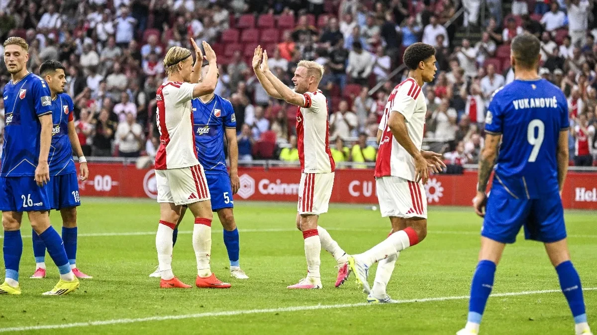 Ajaks - Vojvodina: Novosađani u nokdaunu, "kopljanici" idu ka ubedljivoj pobedi - 4:1
