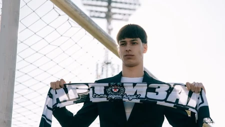 Prešao iz Zvezde u Partizan, zbog njena nastao haos u Humskoj, a sada prelazi u "provincijski Urugvaj"