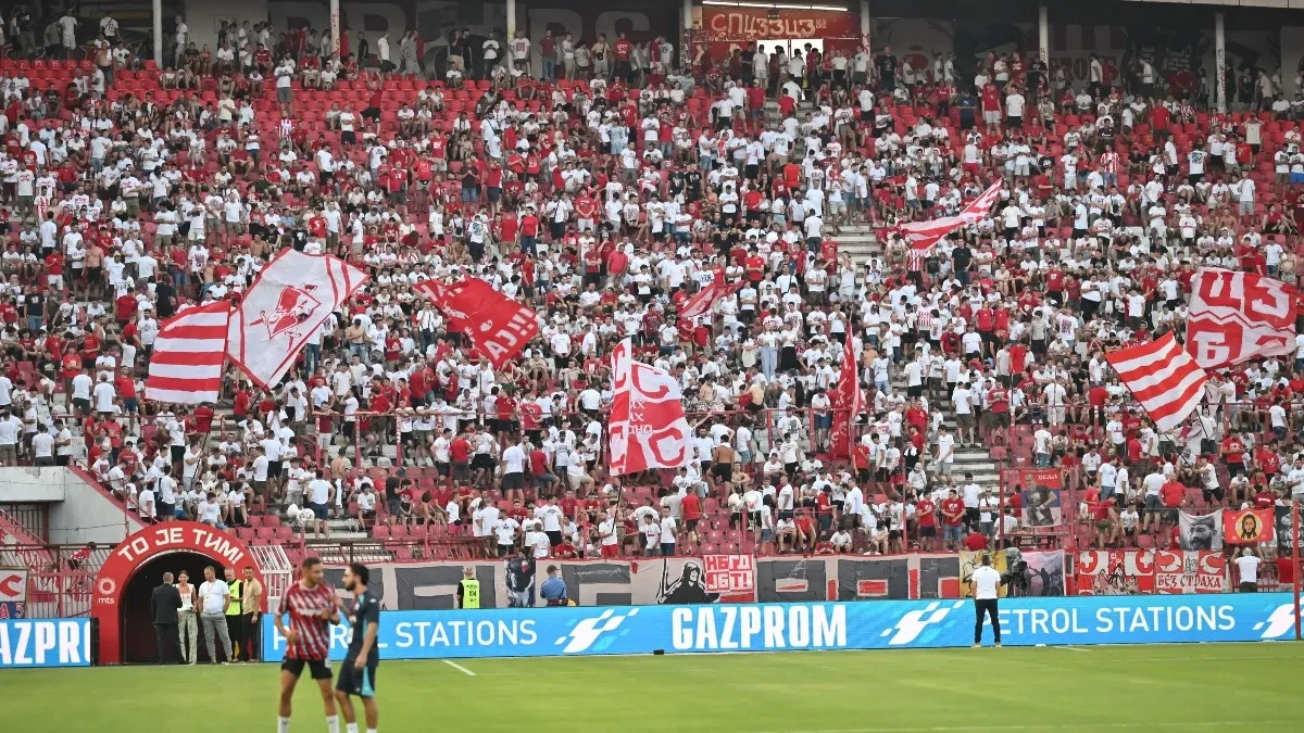 Mučne scene na "Marakani": Navijači Zvezde napuštaju stadion uz povike "Uprava napolje"