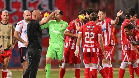 Pojavio se prvi kandidat: On seda na Zvezdinu klupu umesto Dejena Stankovića?