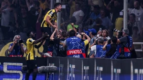 Gori Grčka, gori Atina: Jović odveo AEK u Ligu šampiona, Dinamo eliminisan