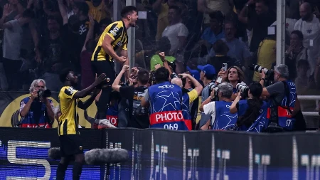 Gori Grčka, gori Atina: Jović odveo AEK u Ligu šampiona, Dinamo eliminisan