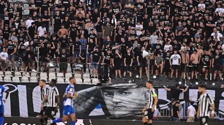 "Generale, hvala": Navijači Partizana odali počast Ratku Mladiću