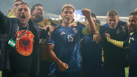 Hoće li UEFA reagovati: Sramotna koreografija navijača tzv. Kosova, veličali ubice na utakmici Lige nacija